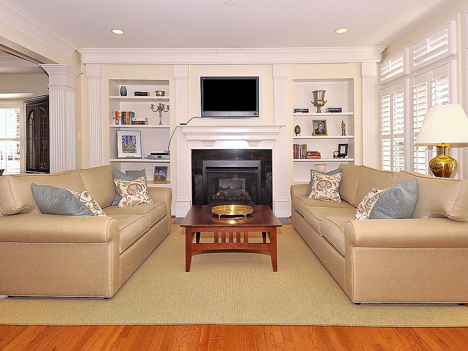 Open and Sunny Living Room