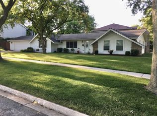 1800 Wedgewood Ln, Schaumburg, IL 60193