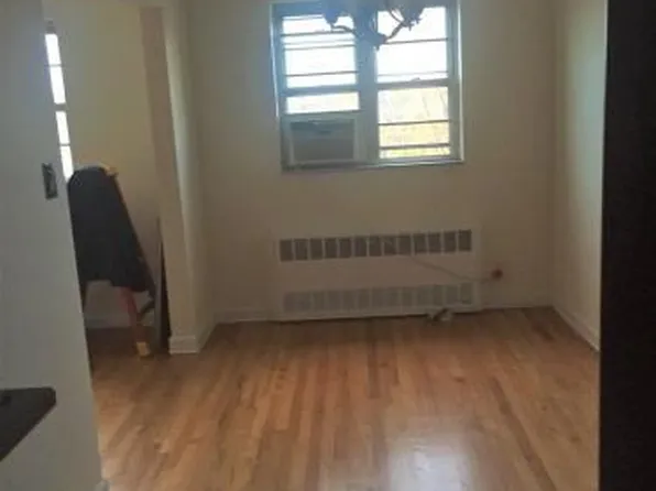 6013 Linden St, Ridgewood, NY 11385
