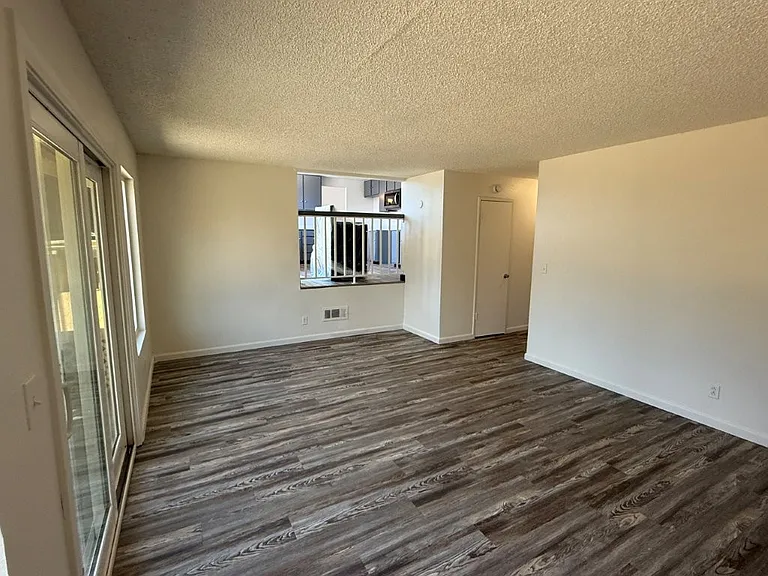 131 Glasgow Way — Photo 44