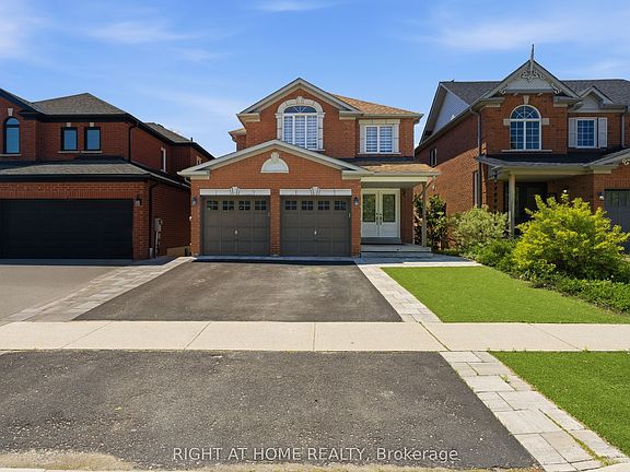 2nd image of 182 Mowat Cres