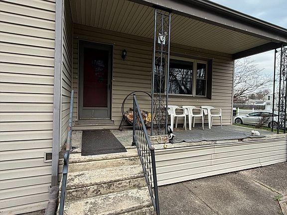 2nd image of 702 Newport Rd