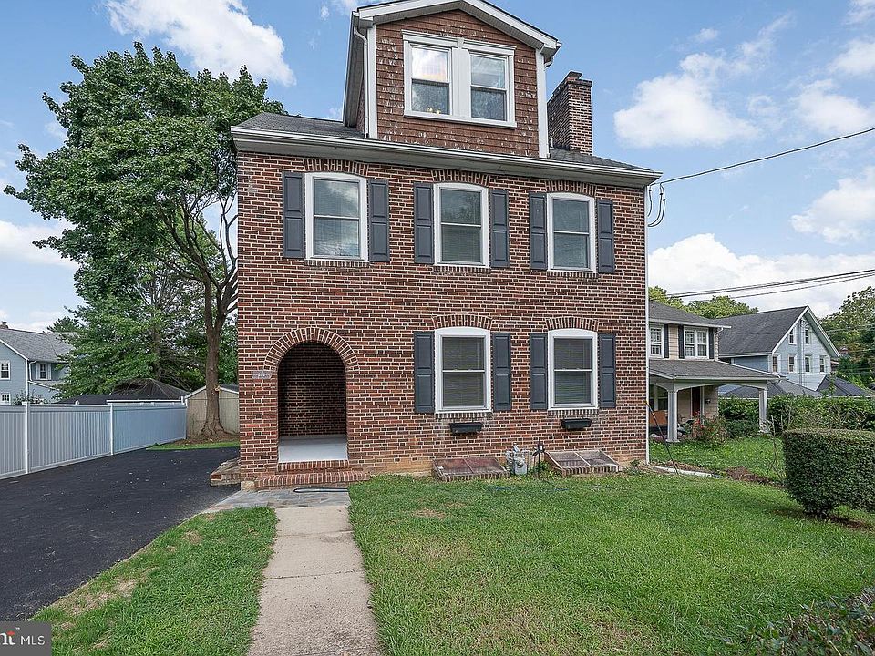 1st image of 107 W Circular Ave