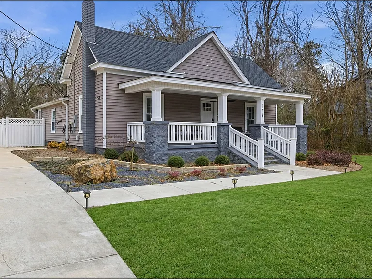 1716 Chapel Hill Rd — Photo 3