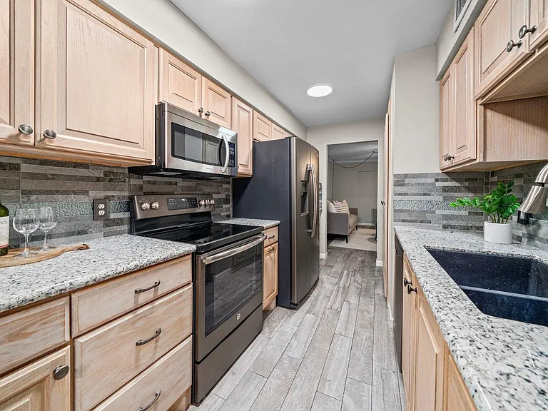 6635 Wanda Ln — Photo 4