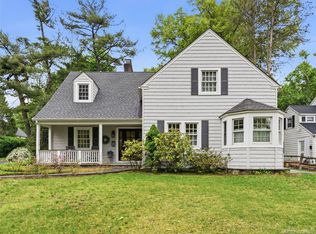 2 Longview Rd, Port Washington, NY 11050