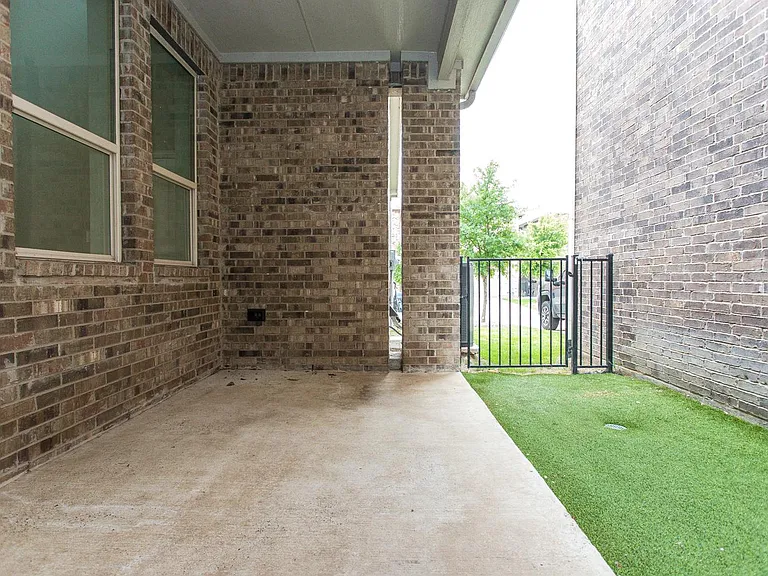 7504 Palisades Dr — Photo 17