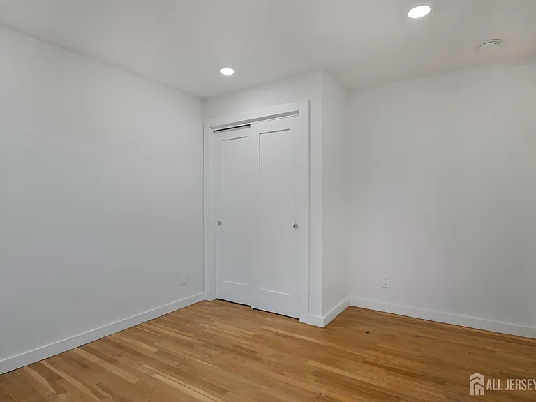 4 Morris Ave #2A — Photo 25