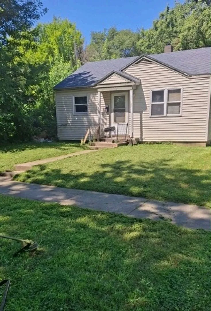 Owner financing / Handyman Special / Investment Opportunity — Photo 2