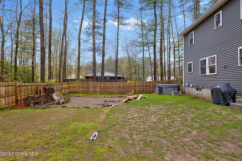 4th image of 10 Lakeview Drive