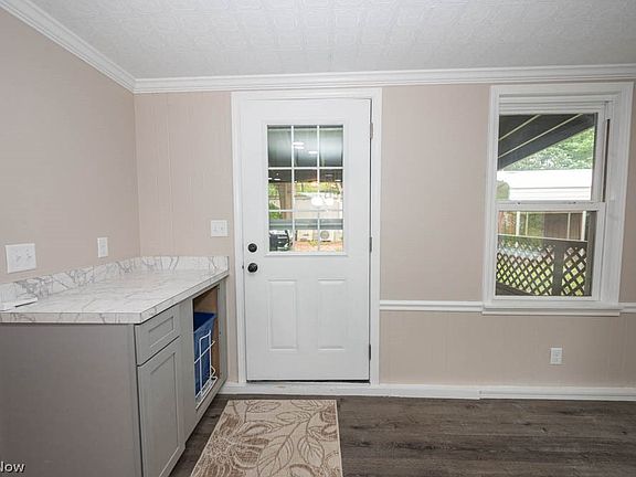 5th image of 189 Hawthorne Dr