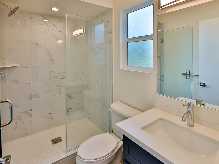 1164 W 37th Pl — Photo 39