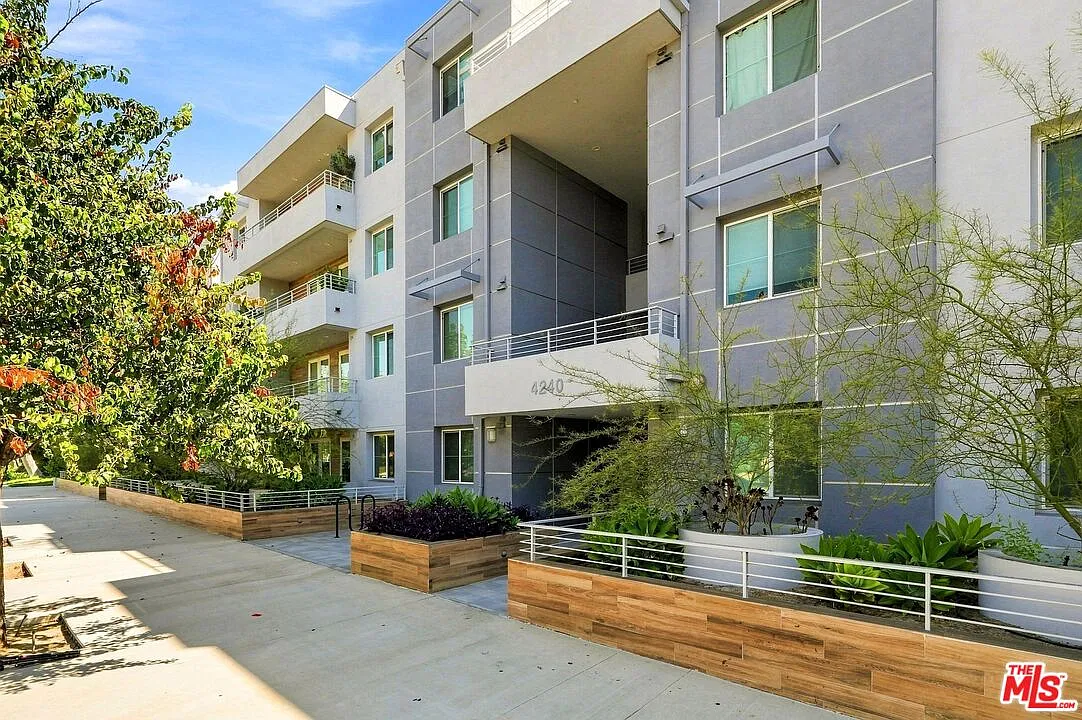 2 bed, 2.5 bath, 1400 sqft, $5,500 — Photo 1
