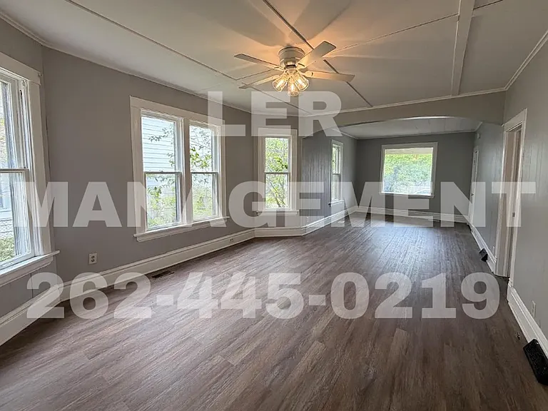 2112 53rd St — Photo 3