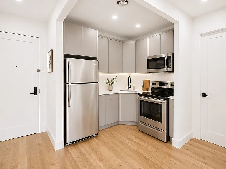 705 Lafayette Ave #2B — Photo 3
