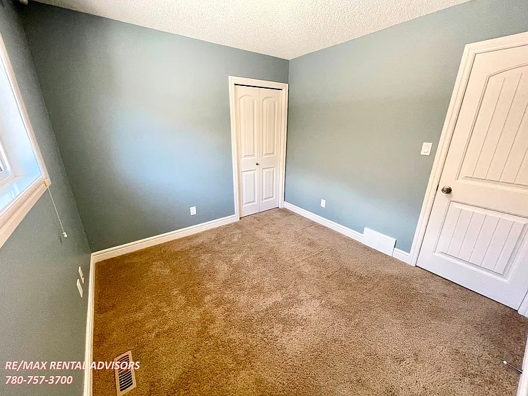 2429 Austin Cres SW — Photo 15