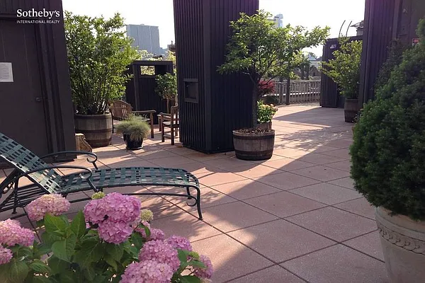 Rented by Sotheby's International Realty | media 31