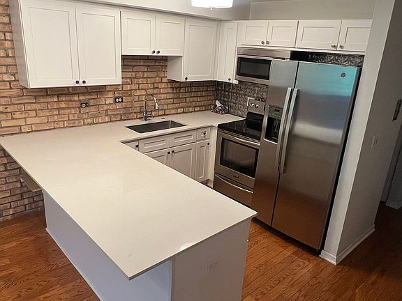 2nd image of 2828 N Burling St APT 415