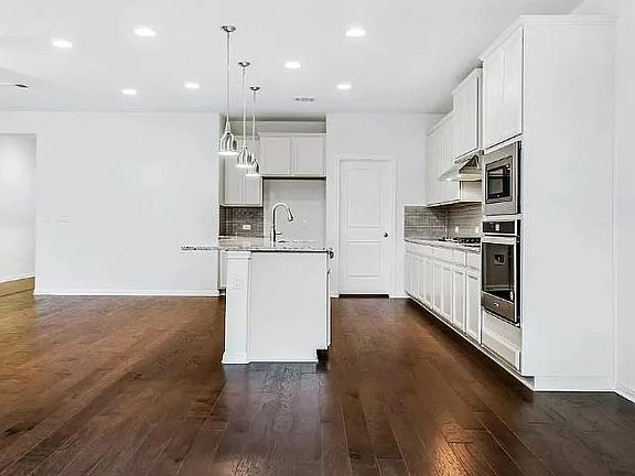 5th image of 4441 Arques Ave