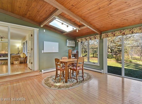 4th image of 258 N Brookdale Ln