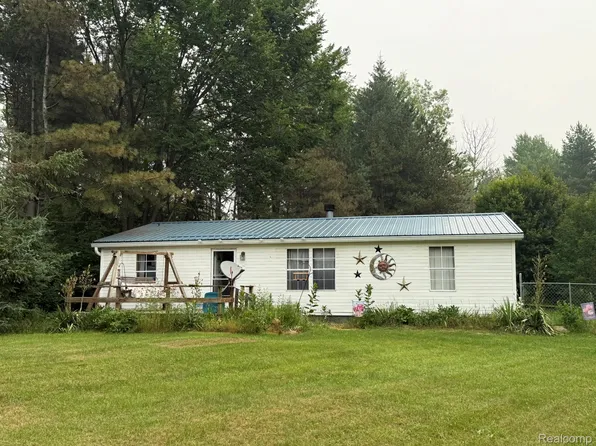 38 S Force Rd, Attica, MI 48412