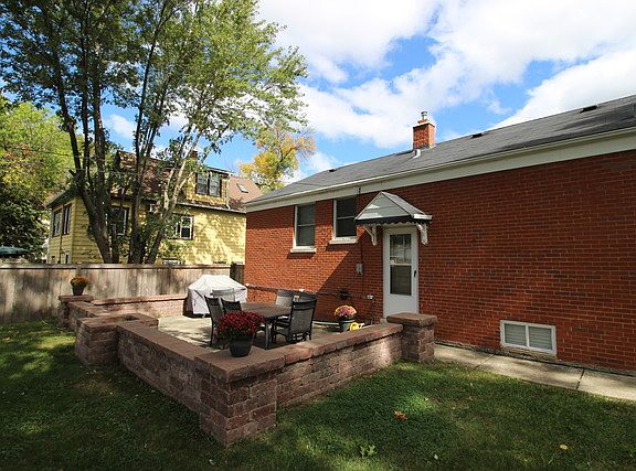 5th image of 3212 Raymond Ave