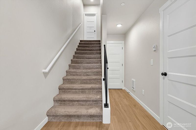 5th image of 13717 Admiralty Way #H5