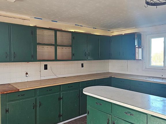 4th image of 154 Shoe Factory Rd