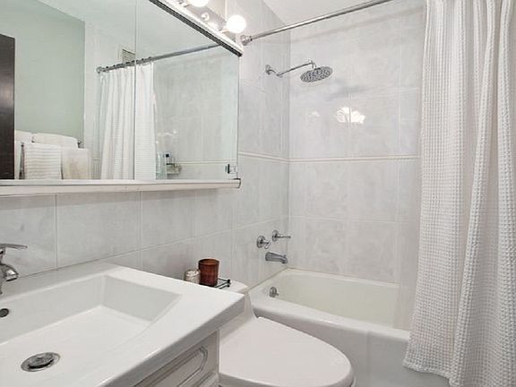 5th image of 200 E 90th St APT 10A