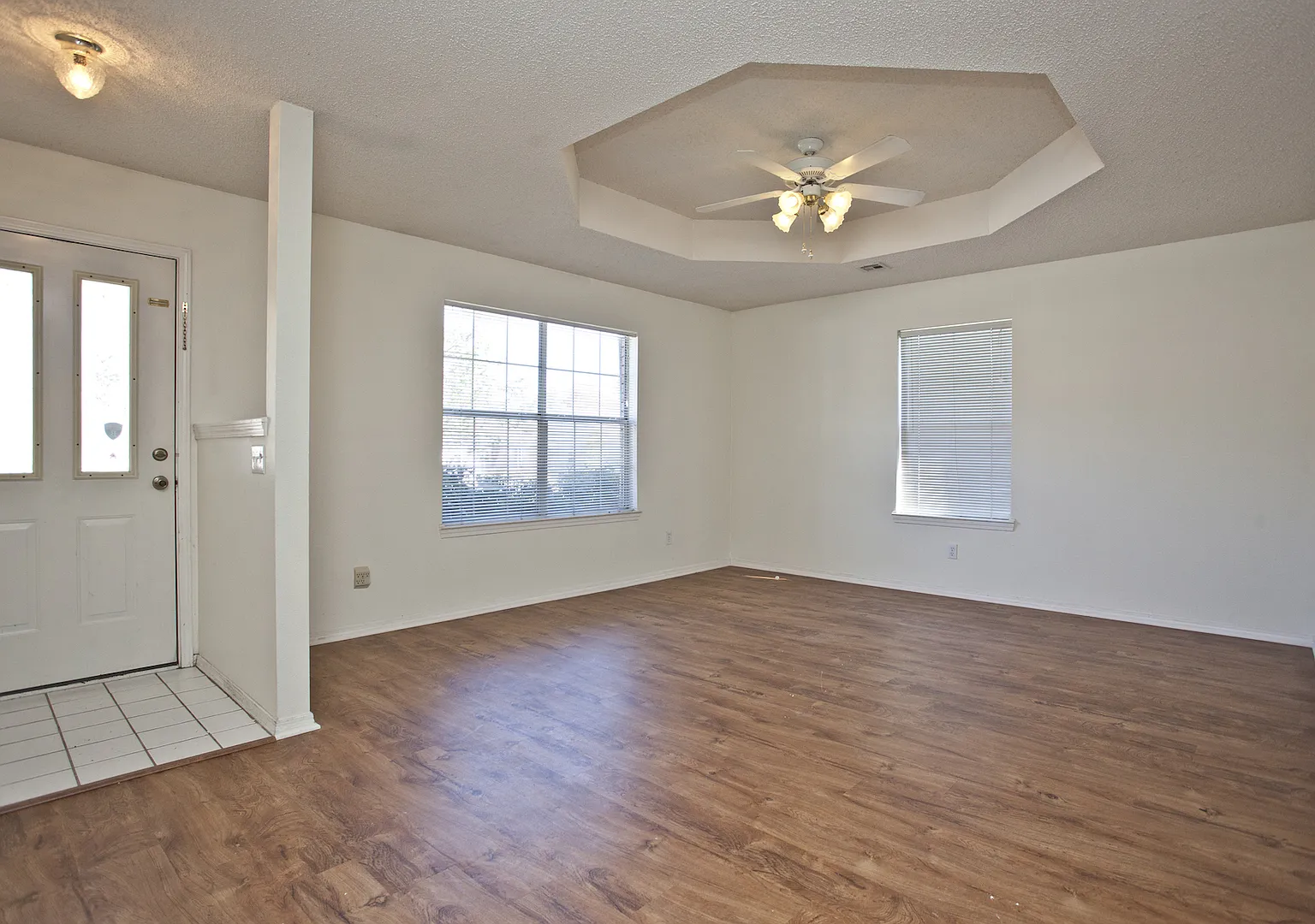 58 B Holly — Photo 3