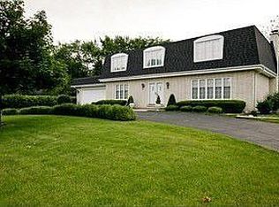 2S710 Avenue Vendome, Oak Brook, IL 60523