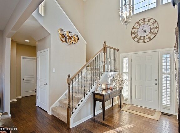 2nd image of 3518 Crestwood Ln