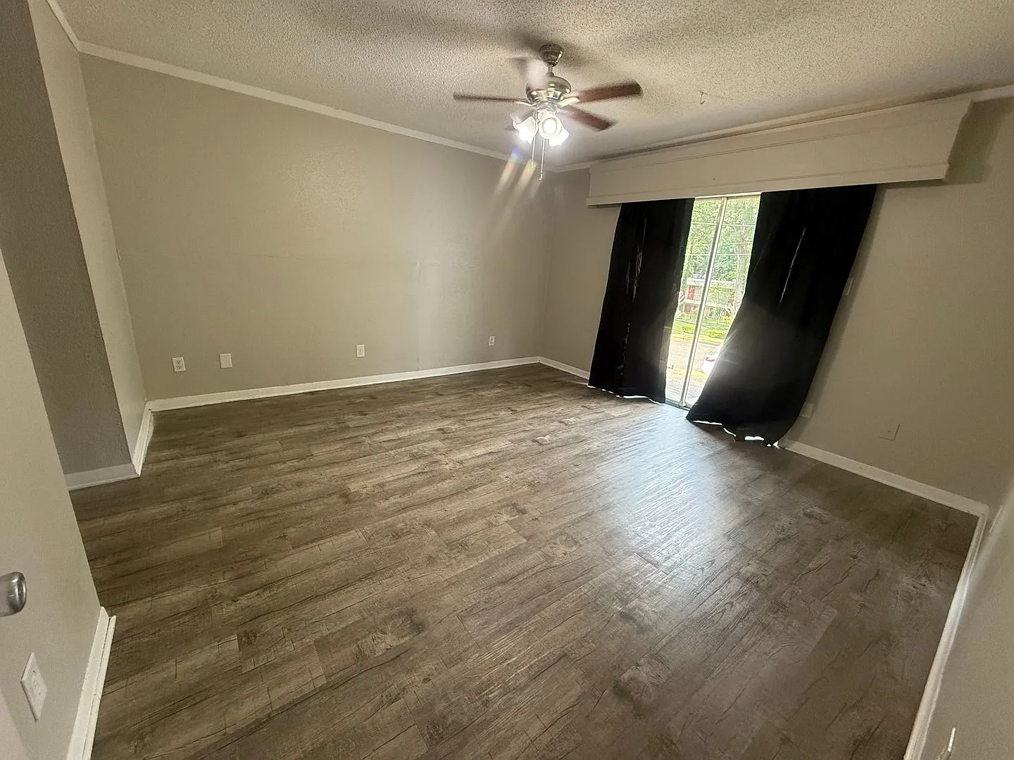 Spacious 3-bed/2-bath Townhome! — Photo 4