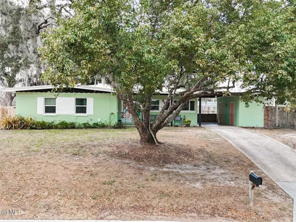 2 S Holiday Ln, Titusville, FL 32796