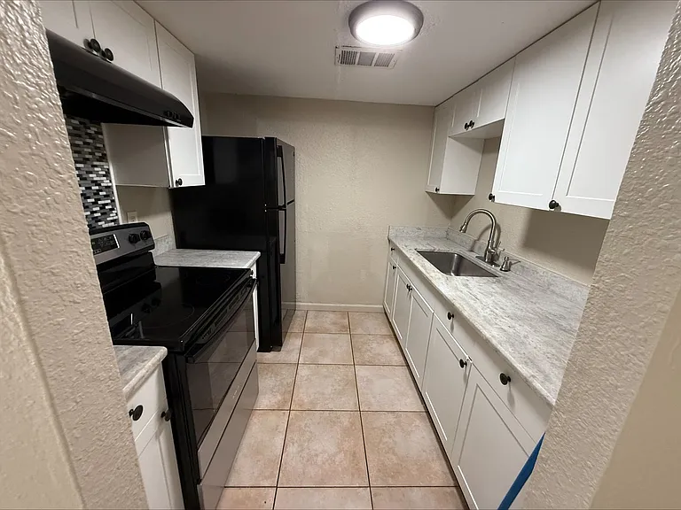 2325 Crawford St — Photo 6