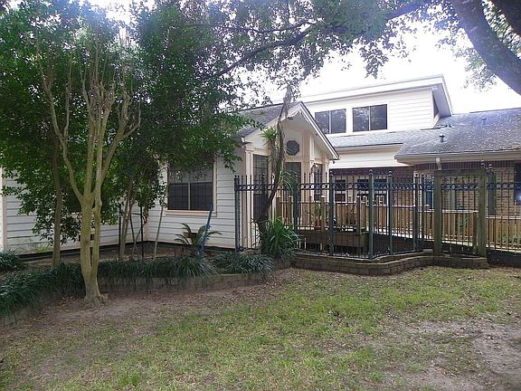 4th image of 1101 Lone Star Dr