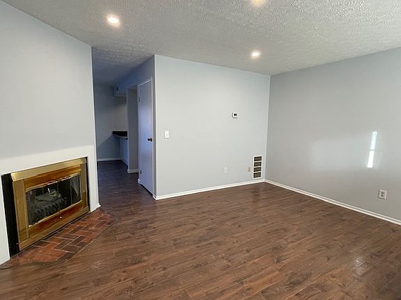 2nd image of 1658 Park Row Dr
