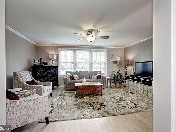 2nd image of 623 Azalea Dr APT 2