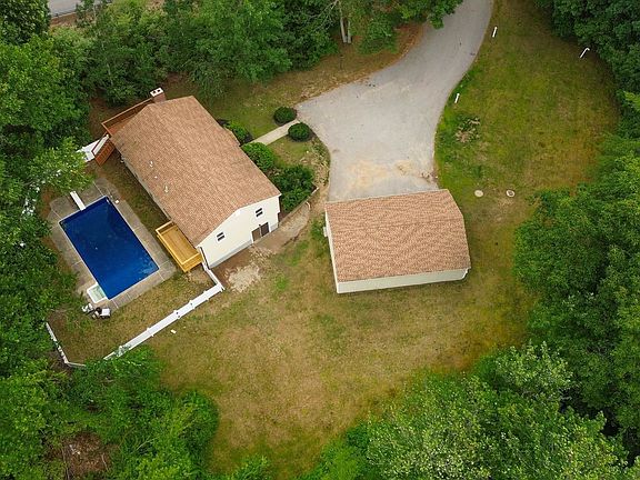4th image of 632 Raymond Road