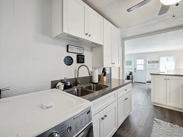 2140 Reed Ave — Photo 1