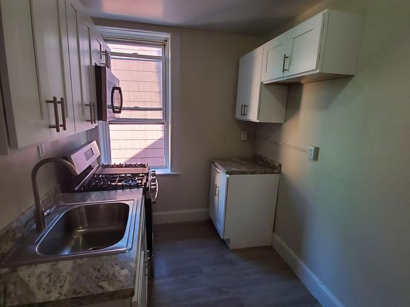 5th image of 456 Baldwin Ave #C14