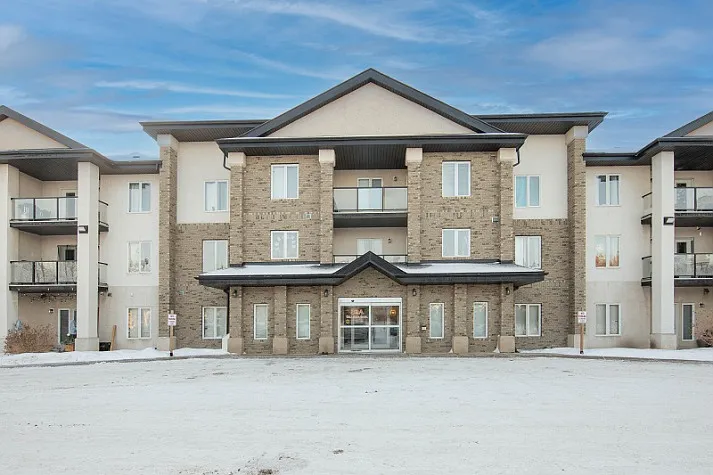 80 A Kelloway Cres — Photo 1