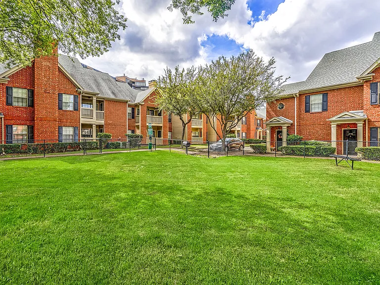 SaddleBrook Apartments — Photo 8
