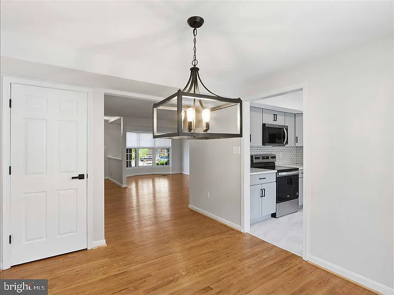 8026 Waterview Ct — Photo 9