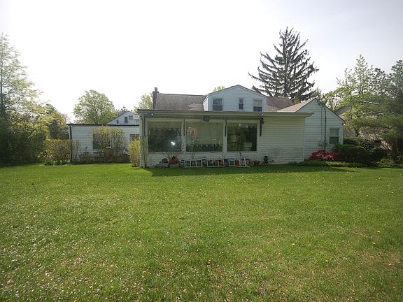 5th image of 30 Keats Ln