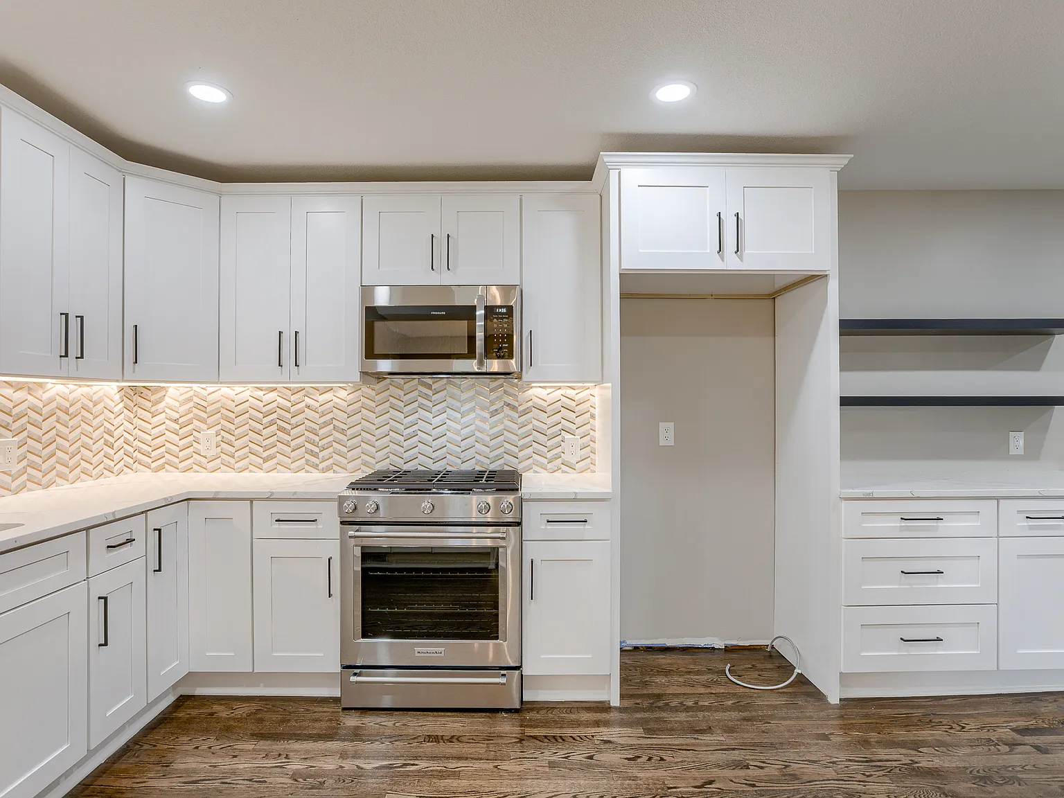 3 bed, 2.5 bath, 1649 sqft, $2,750 — Photo 2