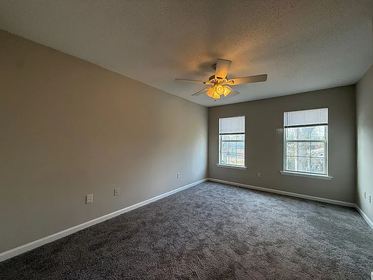 33 Londonberry Ln — Photo 10