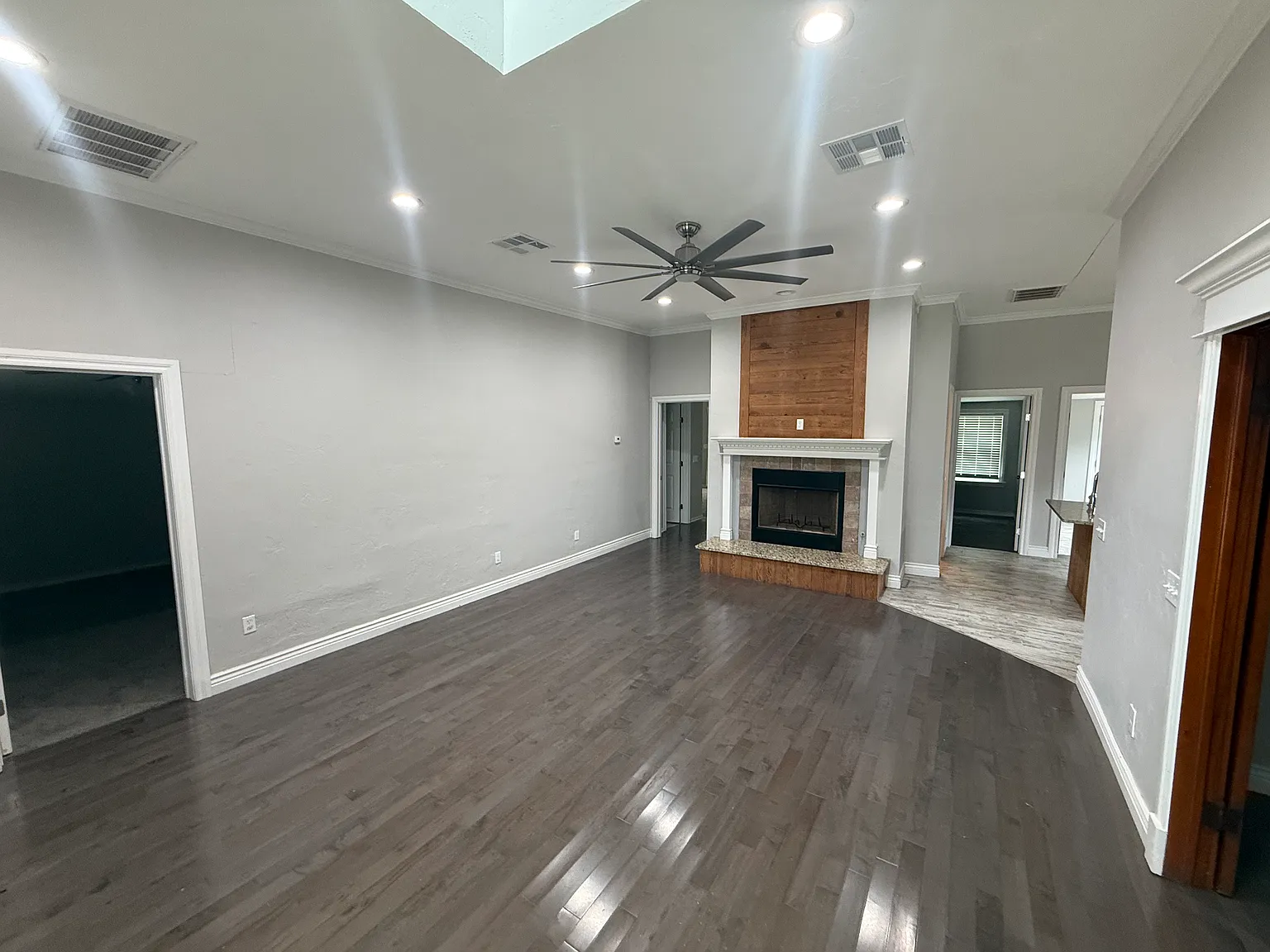 4 bed, 1510 sqft, $1,900 — Photo 3