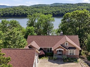 21 White River Ln, Holiday Island, AR 72631