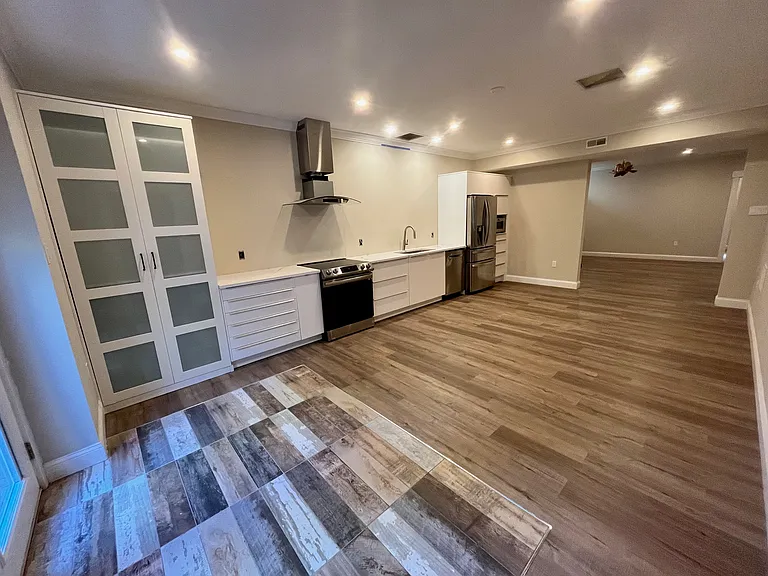 brand new kitchen and closet